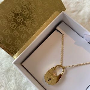 🔒MICHEAL KORS🔒gold padlock pendant logo long Chain